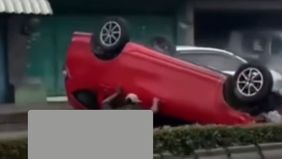 Kendaraan yang terlibat dalam kecelakaan tersebut adalah Daihatsu Sigra bernomor polisi N-1910-GM. Pengemudi diketahui bernama Jeftari Misi Toding (60), warga Kabupaten Malang, Jawa Timur.