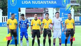 Kedua tim bertanding sore ini.