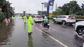 Genangan banjir di Ruas Tol Sedyatmo masih menjadi perhatian hingga H+1 pascakejadian. Pada Selasa pagi, 13 Januari 2026, genangan air masih terpantau menutup sebagian badan jalan di off ramp Rawa Bokor KM 31+000. Sementara itu, kondisi di Gerbang To