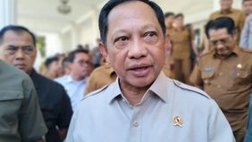 Menteri Dalam Negeri (Mendagri) RI Tito Karnavian menyoroti kondisi jalan nasional dan aktivitas ekonomi yang masih terdampak banjir bandang dan tanah longsor di Sumatera Barat (Sumbar) sejak akhir November 2025.