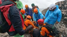 Tim SAR gabungan akhirnya berhasil mengevakuasi jenazah Syafiq Ridhan Ali Razan (18), pendaki Gunung Slamet di Kabupaten Purbalingga, yang sebelumnya dilaporkan hilang sejak 30 Desember 2025. Proses evakuasi sempat tertunda akibat kondisi cuaca buruk