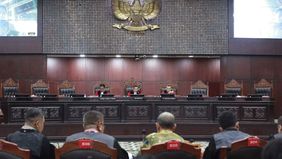 Sembilan mahasiswa Fakultas Ilmu Hukum Universitas Terbuka menguji Pasal 240 dan Pasal 241 Kitab Undang-Undang Hukum Pidana (KUHP) ke Mahkamah Konstitusi (MK), menilai batasan antara kritik dan penghinaan terhadap pemerintah masih kabur.