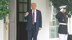 Presiden Amerika Serikat Donald Trump pada Rabu, 14 Januari 2026, menginstruksikan penerapan tarif tambahan sebesar 25 persen terhadap impor cip komputasi canggih tertentu yang mulai berlaku pada Kamis, 15 Januari 2026.