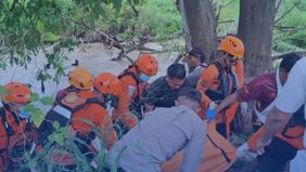 Kepala BPBD Kota Cilegon, Suhendi, membenarkan peristiwa tersebut. Ia menjelaskan, korban pertama kali ditemukan oleh Azan, seorang karyawan PT Holywood, saat berada di sekitar aliran Sungai Terate.