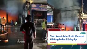 Kebakaran melanda sebuah toko kue di Jalan Bosih Raya, Wanasari, pada Jumat pagi (16/01/2026). Petugas pemadam kebakaran masih berjibaku di lokasi untuk mengendalikan api. Hingga kini, penyebab kebakaran serta total kerugian masih dalam penyelidikan.