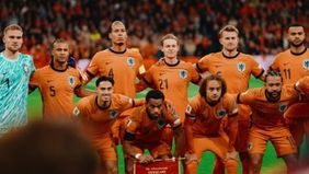 Di sisi lain, sang kapten Virgil Van Dijk mengungkapkan jika dirinya memiliki kepercayaan penuh kepada Ronald Koeman. Bek yang kini bermain untuk Liverpool itu mengatakan jika pelatihnya memberikan ketenangan di tim.