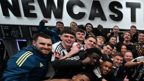 Pelatih Newcastle United Eddie Howe memastikan bek tengah skuadnya Fabian Schar akan absen selama setidak-tidaknya tiga bulan.