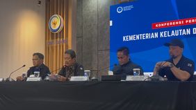 Direktur Utama PT Indonesia Air Transport (IAT) Adi Wibowo memberikan klarifikasi terkait jumlah kru yang berada di dalam pesawat ATR 42-500 dengan registrasi PK-THT yang hingga kini masih dalam proses pencarian