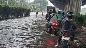 Hujan deras yang mengguyur wilayah DKI Jakarta dan sekitarnya sejak Minggu malam memicu genangan di sejumlah kawasan. Berdasarkan update terbaru BPBD DKI Jakarta hingga pukul 11.00 WIB, tercatat 39 RT dan 28 ruas jalan masih terendam banjir dengan ke