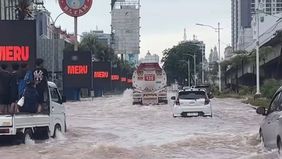 Berdasarkan laporan terbaru BPBD DKI Jakarta per pukul 16.00 WIB, tercatat 125 Rukun Tetangga (RT) dan 16 ruas jalan masih tergenang akibat hujan deras yang mengguyur Jakarta.