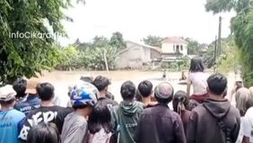 Saat itu korban hendak pulang menuju rumahnya namun, saat sampai di tengah luapan banjir tepatnya di lapangan bola bojongsari diduga kelelahan menyababkan penyakit epilepsi korban kambuh hingga meninggal dunia. Senin.(19/1/2026).