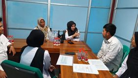 Kepala Satuan Pelayanan Pemenuhan Gizi (SPPG) Kota Bekasi, Kecamatan Mustika Jaya, Mustikasari 4, Ageng Wicaksono, menyampaikan klarifikasi terkait polemik video menu kering Program Makan Bergizi Gratis (MBG) yang sempat viral di media sosial lantara