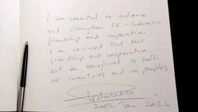 Presiden RI Prabowo Subianto menuliskan komitmennya untuk meningkatkan serta memperkuat hubungan persahabatan dan kerja sama antara Indonesia dan Inggris melalui sebuah catatan tangan yang dibuat di sela kunjungan kenegaraannya di London, Inggris.