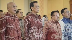 Persatuan Wartawan Indonesia (PWI) Pusat menganugerahkan status Anggota Kehormatan PWI kepada Gubernur Daerah Istimewa Yogyakarta (DIY), Sri Sultan Hamengku Buwono X. Sultan HB X tercatat sebagai tokoh pemimpin daerah pertama di Yogyakarta yang mener