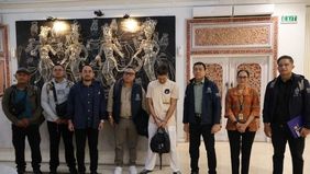 Kantor Imigrasi Ngurah Rai, Bali, mendeportasi buronan Interpol asal Rumania, Zuleam Costinel Cosmin, kembali ke negara asalnya setelah diketahui bersembunyi di Bali dan menikah dengan warga negara Indonesia (WNI).