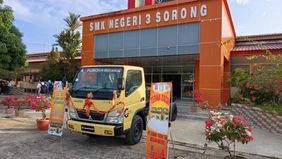 PT KTB Mendonasikan 1 Unit Mitsubishi Fuso Colt Diesel kepada SMK Negeri 3 Sorong.

