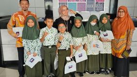 Kali ini BRI Lebak Bulus menerima kunjungan siswa SD Al Azkar Islamic School Jakarta. Seluruh siswa diedukasi soal produk perbankan yang ada di BRI.