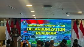 Menteri Koordinator Bidang Infrastruktur dan Pembangunan Kewilayahan Agus Harimurti Yudhoyono (AHY) menyampaikan bahwa arah pengembangan transportasi darat dalam upaya dekarbonisasi lebih banyak diarahkan ke sektor perkeretaapian