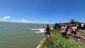 Pesawat Smart Air dengan registrasi PK-SNS mengalami kecelakaan di wilayah perairan Pantai Nabire Barat, Kabupaten Nabire, Provinsi Papua Tengah, pada Selasa, 27 Januari 2026. Insiden tersebut terjadi sekitar pukul 12.45 WIT saat pesawat menjalani pe