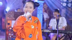 Della Monica sukses menghibur penggemar musik dangdut koplo.