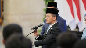 Presiden Republik Indonesia Prabowo Subianto memberikan arahan kepada Ketua Harian Dewan Energi Nasional (DEN) Bahlil Lahadalia untuk menghentikan impor bahan bakar minyak (BBM) secara bertahap hingga mencapai swasembada energi nasional.