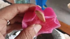 Polres Metro Jakarta Pusat menyatakan akan mendalami pengakuan pedagang es gabus bernama Suderajat yang mengaku mengalami penganiayaan setelah menjual es yang diduga terbuat dari bahan spon.