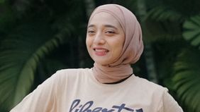 Chiki Fawzi kembali dicopot sebagai petugas haji 2026, usai sebelumnya sempat diminta kembali melanjutkan tugas di asrama.