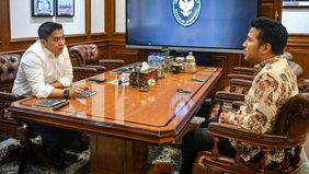 Sekretaris Kabinet Teddy Indra Wijaya menerima kunjungan Wakil Gubernur Jawa Timur Emil Elestianto Dardak di Kantor Sekretariat Kabinet