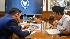 Sekretaris Kabinet Teddy Indra Wijaya menerima kunjungan Menteri Sosial Saifullah Yusuf di Kantor Sekretariat Kabinet