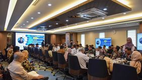 Sekretaris Kabinet Teddy Indra Wijaya menghadiri High Level Meeting Tim Pengendalian Inflasi Pusat (TPIP) yang digelar di Kantor Kementerian Koordinator Bidang Perekonomian, Kamis, 29 Januari 2026. Pertemuan tersebut membahas penguatan sinergi dan ko