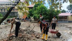 Upaya pemulihan pascabencana banjir dan tanah longsor terus dipercepat melalui kerja lapangan yang dilakukan oleh TNI dan Polri pada Kamis, 29 Januari 2026.