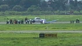 Sebuah pesawat latih milik TNI Angkatan Laut jenis G36 Bonanza mengalami insiden di Runway 28 Bandara Internasional Juanda, Surabaya, Jawa Timur, pada Jumat (30/1/2026). Kejadian tersebut berlangsung saat pesawat tengah menjalani sesi latihan rutin, 