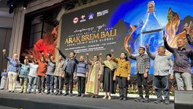 Kementerian Perindustrian (Kemenperin) memberikan hadiah berupa izin usaha industri arak Bali melalui perusahaan umum daerah (perumda) milik Pemerintah Provinsi Bali pada peringatan Hari Arak Bali Ke-6.