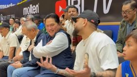 Ketidakhadiran Layvin Kurzawa dalam rombongan Persib Bandung menuju Solo jelang laga lanjutan Super League 2025-2026 langsung menyita perhatian publik. Namun, misteri tersebut terjawab setelah bek asal Prancis itu justru terlihat menghadiri peresmian