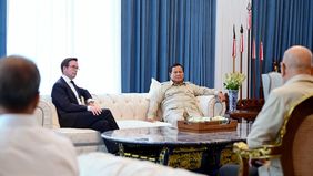 Prabowo Terima Dirut Garuda dan perwakilan Embraer di Istana.