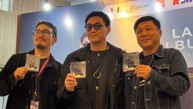 Single ini menjadi bagian dari album Resonance, sebuah karya yang membawa Ifan Seventeen kembali ke
fase-fase emosional yang lekat dengan perjalanan musikalnya bersama Seventeen. Kata Resonance berasal
dari istilah Resonansi, yaitu getaran suara yang