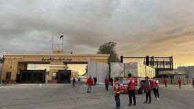 Perlintasan Rafah di perbatasan Mesir resmi kembali beroperasi pada Senin, 2 Februari 2026, dengan pergerakan awal masing-masing sekitar 50 orang yang diperkirakan meninggalkan Jalur Gaza dan 50 lainnya kembali memasuki wilayah tersebut.