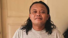 Komedian Sule tiba-tiba saja membahas soal dugaan hubungan gelap yang sempat dilakukan oleh Teddy Pardiyana dan mendiang Lina Jubaedah yang saat itu masih berstatus istri Sule.