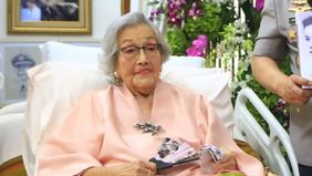 Meriyati Hoegeng, istri dari almarhum Jenderal (Purn) Hoegeng Iman Santoso dan sosok yang akrab disapa Eyang Meri, berpulang pada usia 100 tahun. Ia menghembuskan napas terakhir setelah menjalani perawatan intensif di RS Bhayangkara Polri, Kramatjati