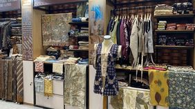 Menteri Koperasi (Menkop) Ferry Juliantono menegaskan Kementerian Koperasi siap mendukung pemberdayaan perempuan di sektor ekonomi kreatif, khususnya melalui penguatan kelembagaan koperasi.