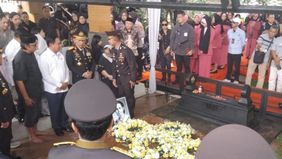 Kapolri Jenderal Polisi Listyo Sigit Prabowo mengusulkan almarhumah Meriyati Roeslani Hoegeng atau Eyang Meri dianugerahi Bintang Bhayangkara sebagai bentuk penghormatan negara atas jasa dan keteladanan yang diwariskannya kepada Kepolisian Negara RI.