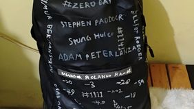 Detasemen Khusus 88 Antiteror Polri mengungkapkan bahwa tas milik seorang siswa pelempar molotov di SMPN 3 Sungai Raya, Kalimantan Barat, yang terjadi pada Selasa, 3 Februari 2026, memuat sejumlah nama pelaku penembakan massal. 