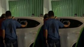 Kecelakaan lalu lintas terjadi di wilayah Depok. Sebuah mobil diduga dikemudikan dalam kondisi mabuk menabrak dua sepeda motor di Gang Nyamuk, Jalan Raya Citayam, Depok, pada Rabu malam, 4 Februari 2026.