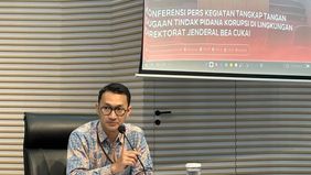 Komisi Pemberantasan Korupsi (KPK) menduga sejumlah oknum di Direktorat Jenderal Bea dan Cukai (DJBC) Kementerian Keuangan menerima aliran dana sekitar Rp7 miliar per bulan sebagai &ldquo;jatah&rdquo; dari PT Blueray Cargo.