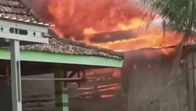 Si anak juga dilarang tinggal di rumah tersebut.