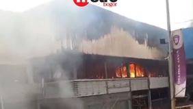 Kebakaran melanda pabrik Delima Jaya di Jalan Sholeh Iskandar (Sholis), Kota Bogor, Jumat (6/2/2026) pagi.