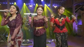Ketiga membawakan lagu berjudul Ngapain Repot.