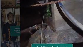 Kapolsek Ranteangin, Iptu Iskandar, mengatakan banjir terjadi setelah intensitas hujan tinggi mengguyur wilayah tersebut sejak sore hari. Arus sungai yang deras membuat pondasi dasar jembatan tidak mampu menahan tekanan air.