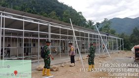 Pemerintah terus mempercepat upaya pemulihan warga terdampak bencana banjir dan longsor di Sumatra. Salah satu langkah pemerintah adalah membangun hunian sementara (huntara) bagi para warga yang kehilangan tempat tinggal.