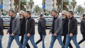 Media sosial kembali diramaikan oleh sebuah klaim liar: Jeffrey Epstein disebut-sebut masih hidup dan kini tinggal di Tel Aviv. Pemicu kegaduhan ini adalah sebuah foto yang beredar luas, memperlihatkan seorang pria berambut panjang dan berjanggut put